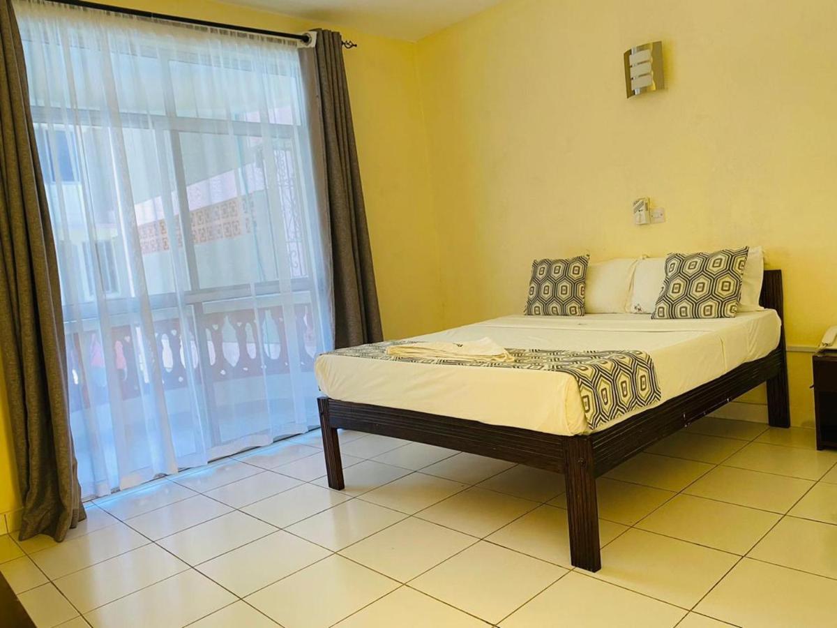 Merry Villa Hotel & Apartments Момбаса Екстериор снимка