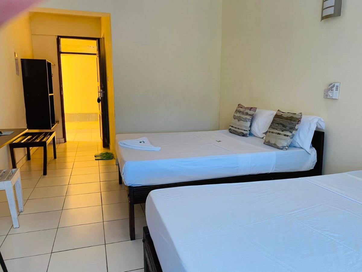 Merry Villa Hotel & Apartments Момбаса Екстериор снимка